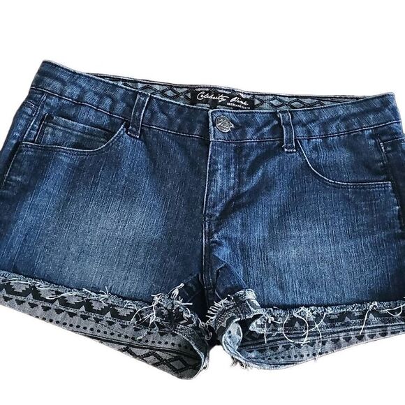 Celebrity Pink Denim Short, shorts. Size 11 - Picture 3 of 7